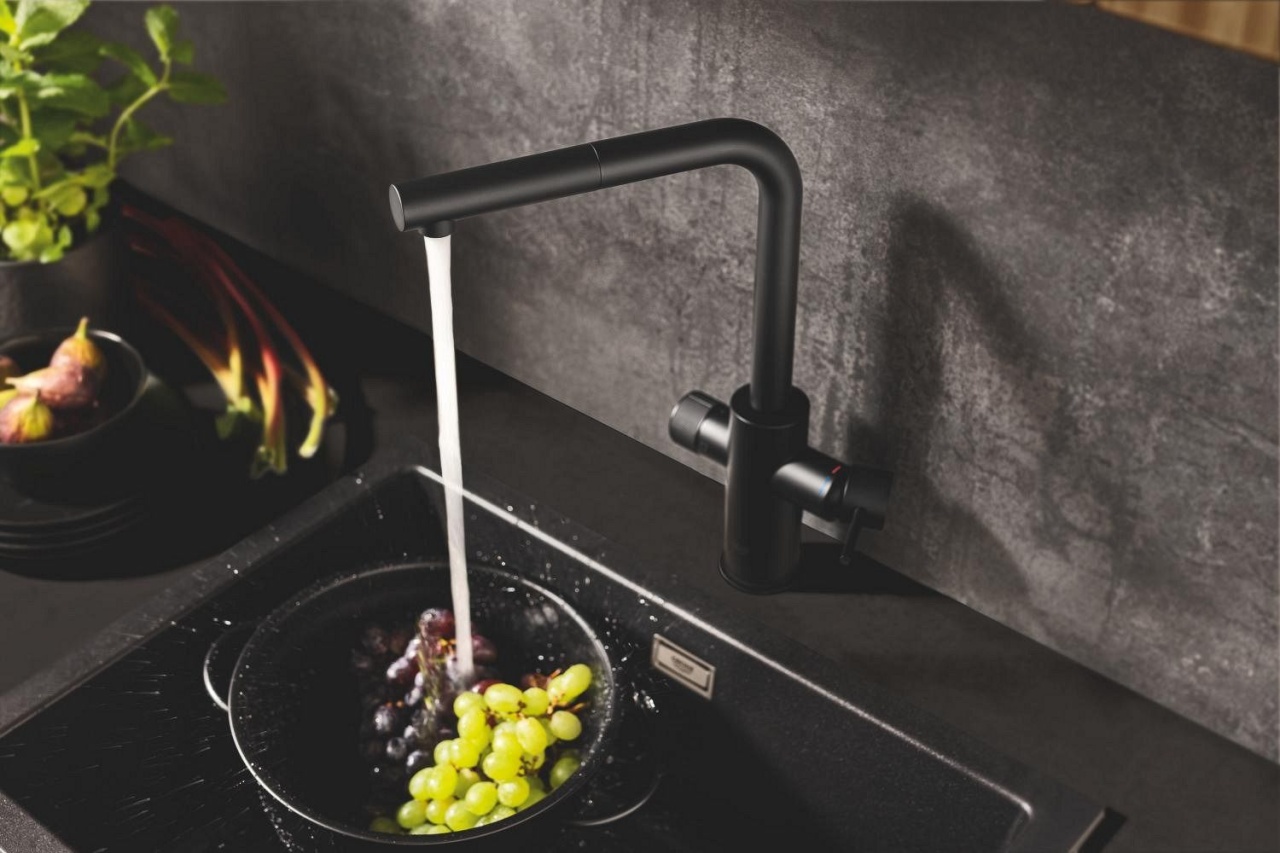 Смеситель для кухни GROHE Blue Pure Minta с выдвижным изливом и возможностью подключения фильтра, фантомный чёрный 30590KF0 большой выбор под ваш дизайн!