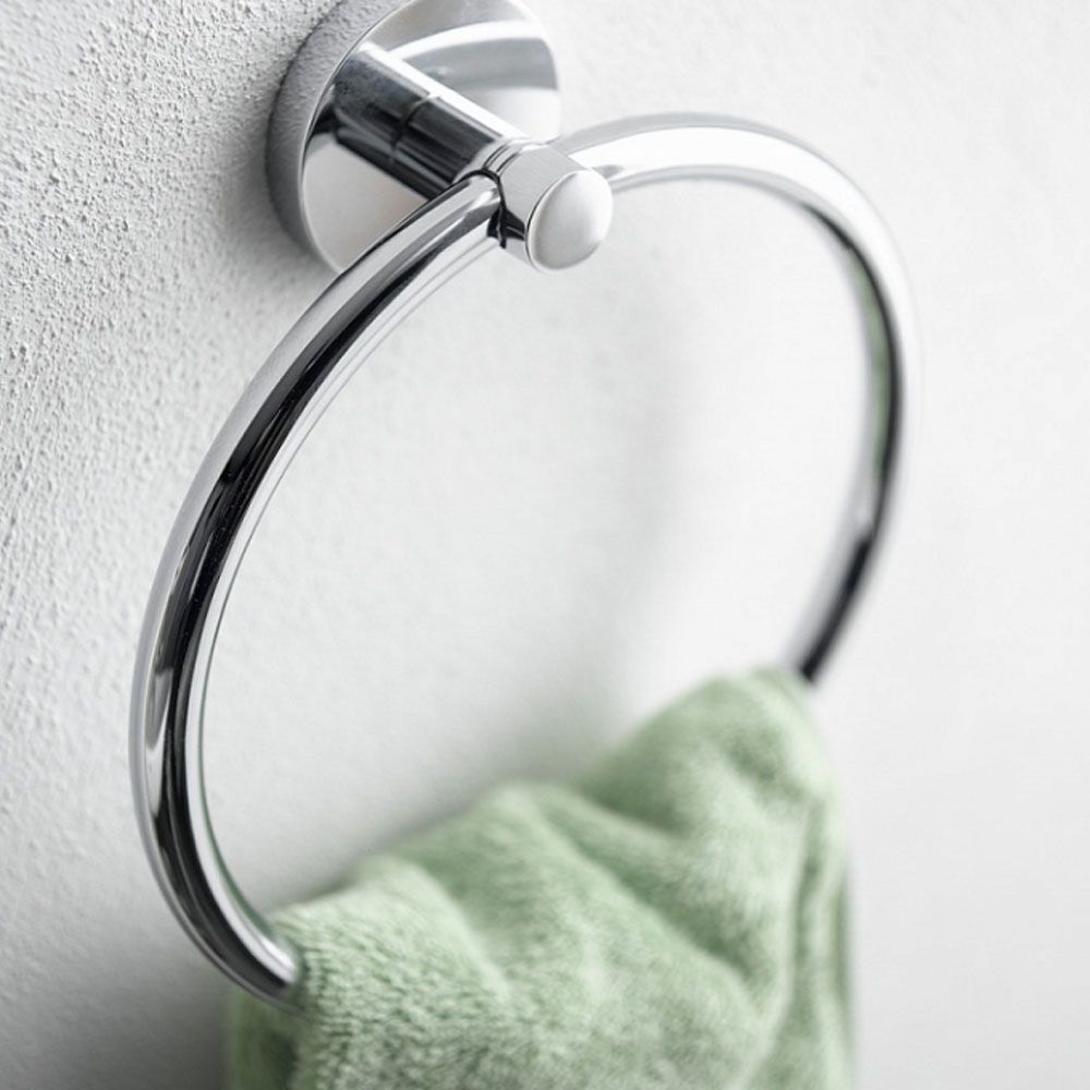 Фото в декоре Держатель для банного полотенца Grohe Essentials 40365001