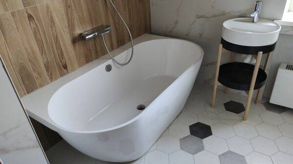 Ванна из искусственного камня Aquastone Бали 168x85 пристенная BALI168 в интернет-магазине Sumom.kz