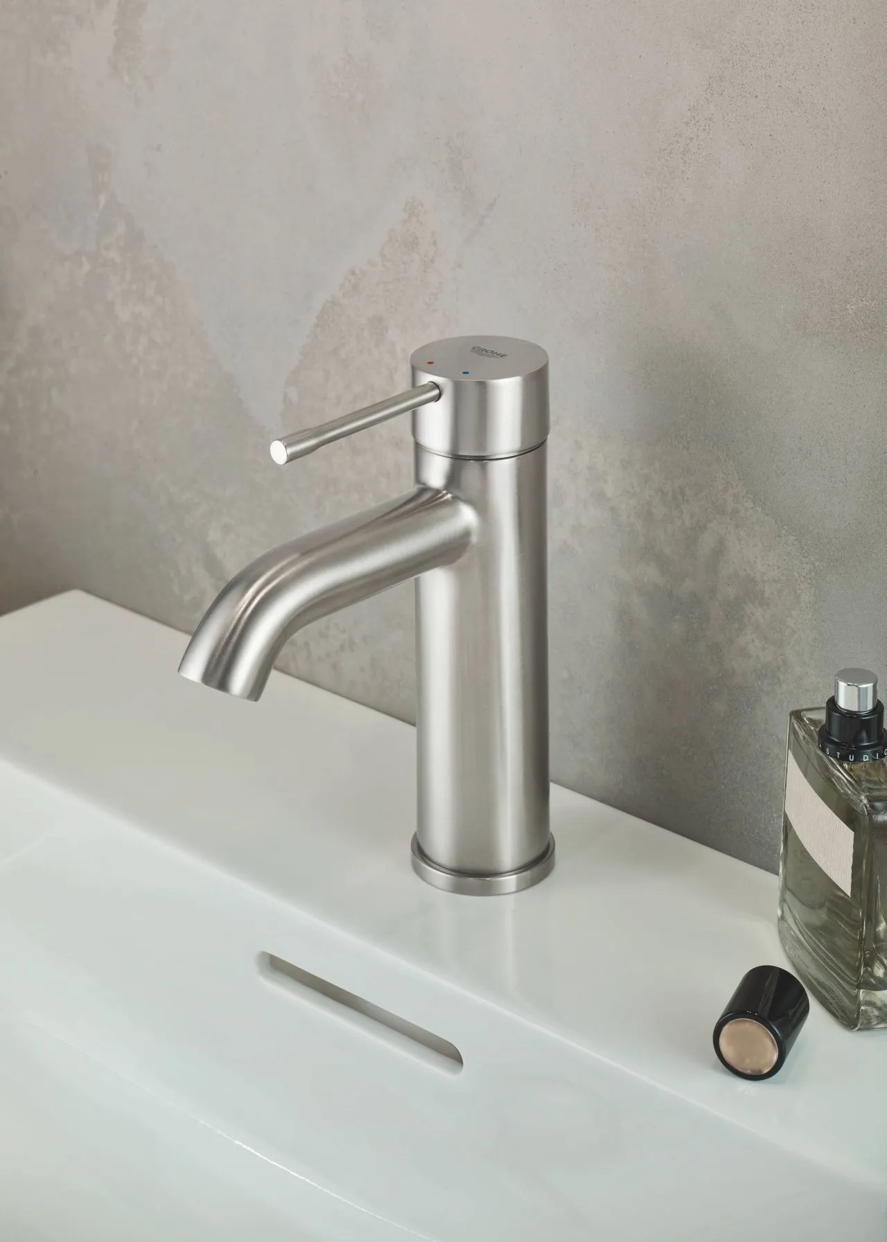 Смеситель для умывальника Grohe Essence New S-Size II 23589DC1 с гарантией и доставкой по всему Казахстану Смеситель для умывальника Grohe Essence New S-Size II 23589DC1 большой выбор под ваш дизайн!